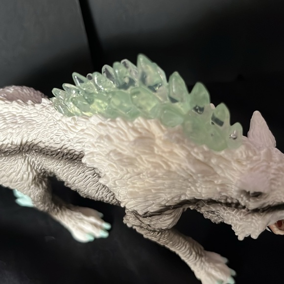 Schleich Eldrador Snow Wolf Figure (42452) - Picture 3 of 5